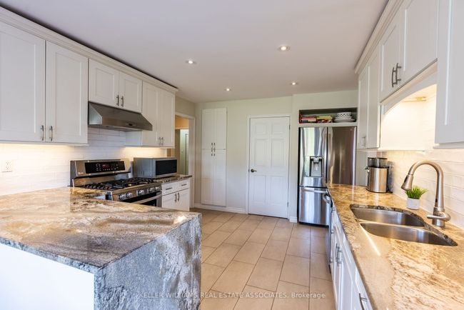 23 Meander Close, House other with 5 bedrooms, 3 bathrooms and 6 parking in Carlisle ON | Image 14
