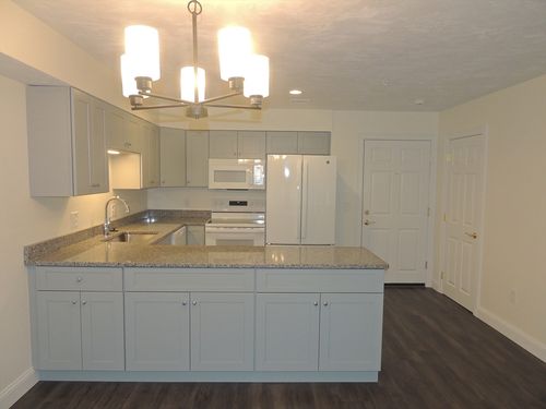 804-28 Green Leaves Dr, Amherst, MA, 01002-3814 | Card Image