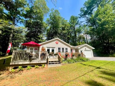 886 Muskoka Road 10, House other with 2 bedrooms, 1 bathrooms and 5 parking in Huntsville ON | Image 1