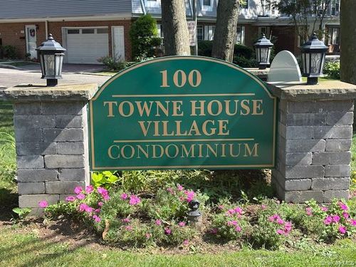 810 Towne House Vlg, Islandia, NY, 11749-4818 | Card Image