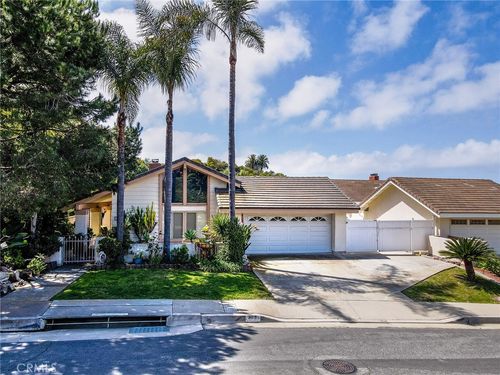 303 Calle Escuela, San Clemente, CA, 92672-2107 | Card Image