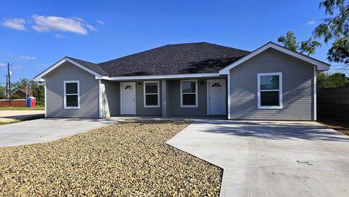 213B W Avenue C, San Angelo, TX, 76903-6814 | Card Image