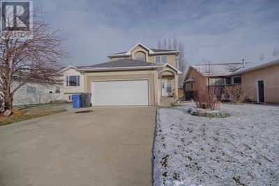 752 Red Crow Blvd W, House other with 4 bedrooms, 4 bathrooms and 4 parking in Lethbridge AB | Image 1