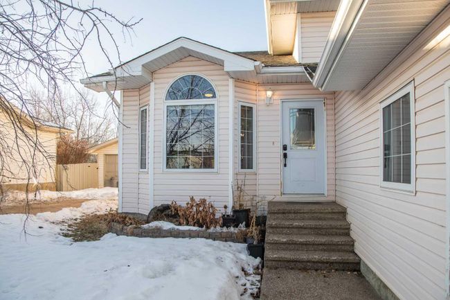 10404 106 Street, Home with 3 bedrooms, 2 bathrooms and 4 parking in High Level AB | Image 31