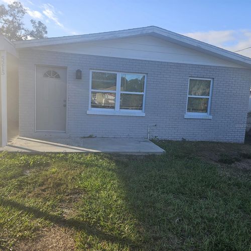 5215 E 17th Ave, TAMPA, FL, 33619-2415 | Card Image