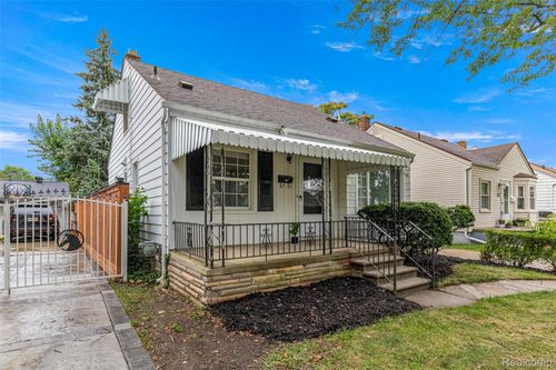 568 Garfield Ave, Lincoln Park, MI, 48146-2810 | Card Image