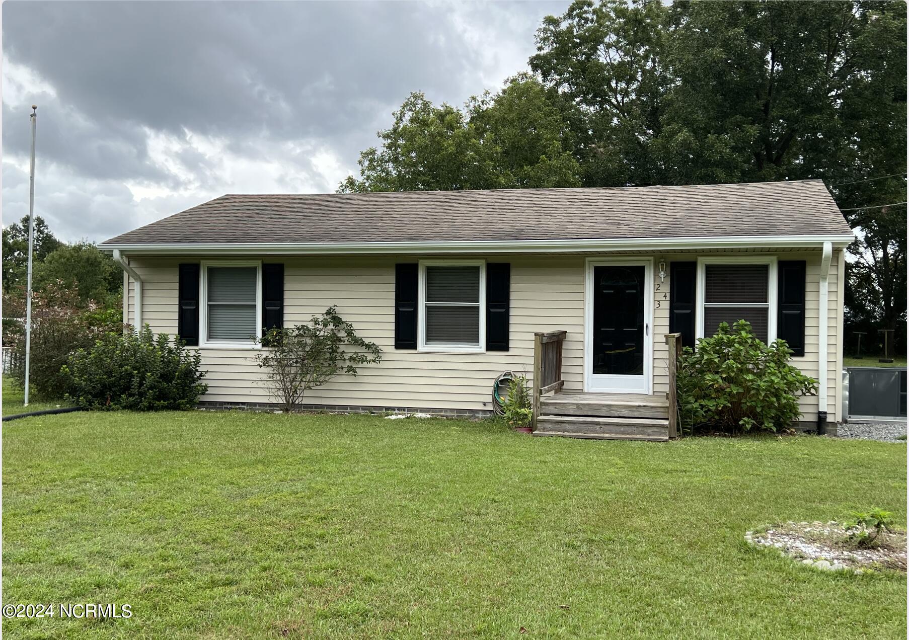 Hamilton Dr, Clinton, NC 28328