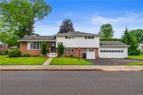 300 S 9th St, QUAKERTOWN, PA, 18951-1526 | Card Image