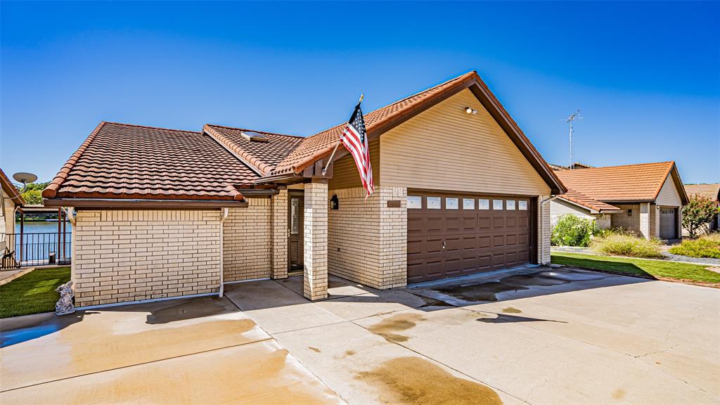 LA Vista Ct, Granbury, TX 76049
