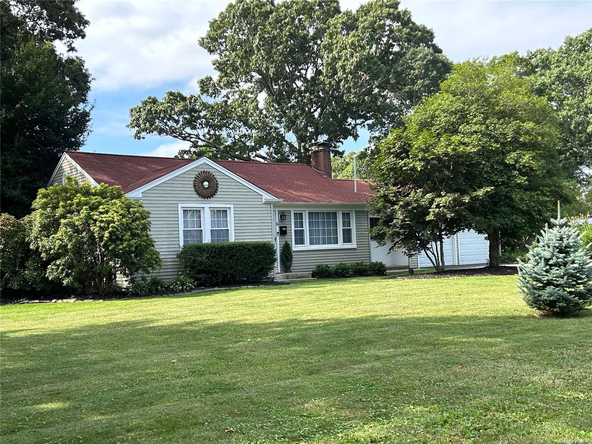 Dewey St, Sayville, NY 11782