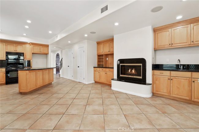 326 6 Th St, House other with 4 bedrooms, 5 bathrooms and 2 parking in Huntington Beach CA | Image 25