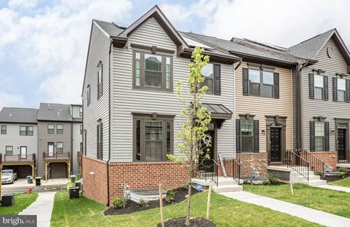 2052 Track Cir, FREDERICKSBURG, VA, 22401-6126 | Card Image