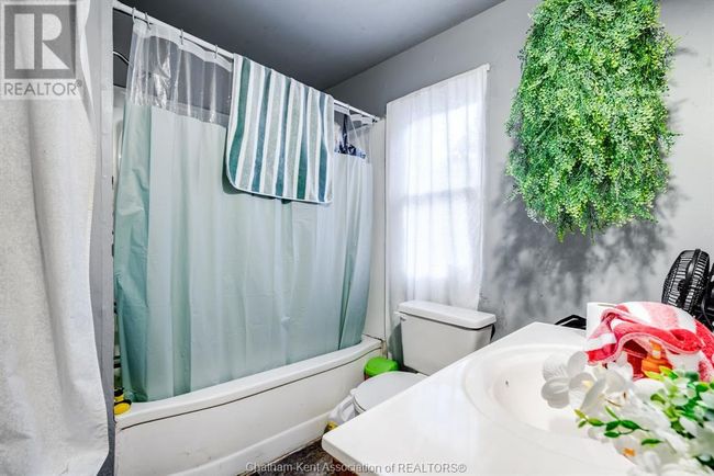 50-52 Wellington St E, Home with 0 bedrooms, 0 bathrooms and null parking in Chatham ON | Image 11