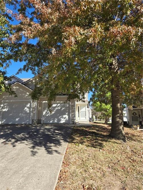 1327 Se Broadway Cir, Lees Summit, MO, 64081-3294 | Card Image