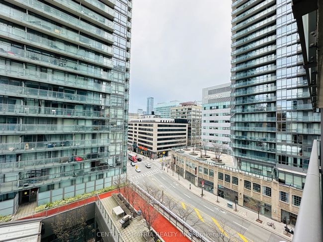 710 - 37 Grosvenor St, Condo with 2 bedrooms, 1 bathrooms and null parking in Toronto ON | Image 19