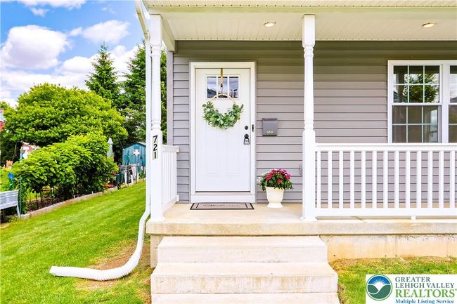 721 7 Th St, House other with 3 bedrooms, 3 bathrooms and null parking in Whitehall PA | Image 4