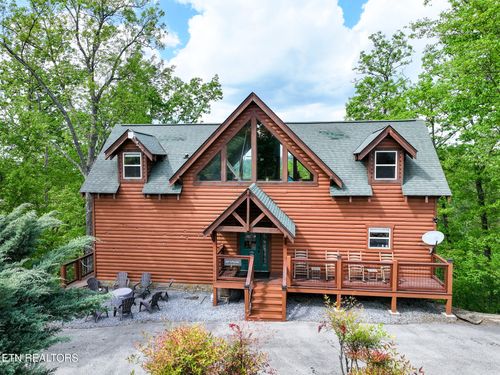 2636 Cloud View Dr, Sevierville, TN, 37862-1402 | Card Image