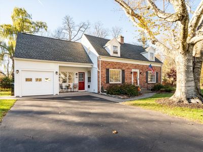 YOUR NEW ADDRESS!! Welcome to 5 Glen Circle | Image 1