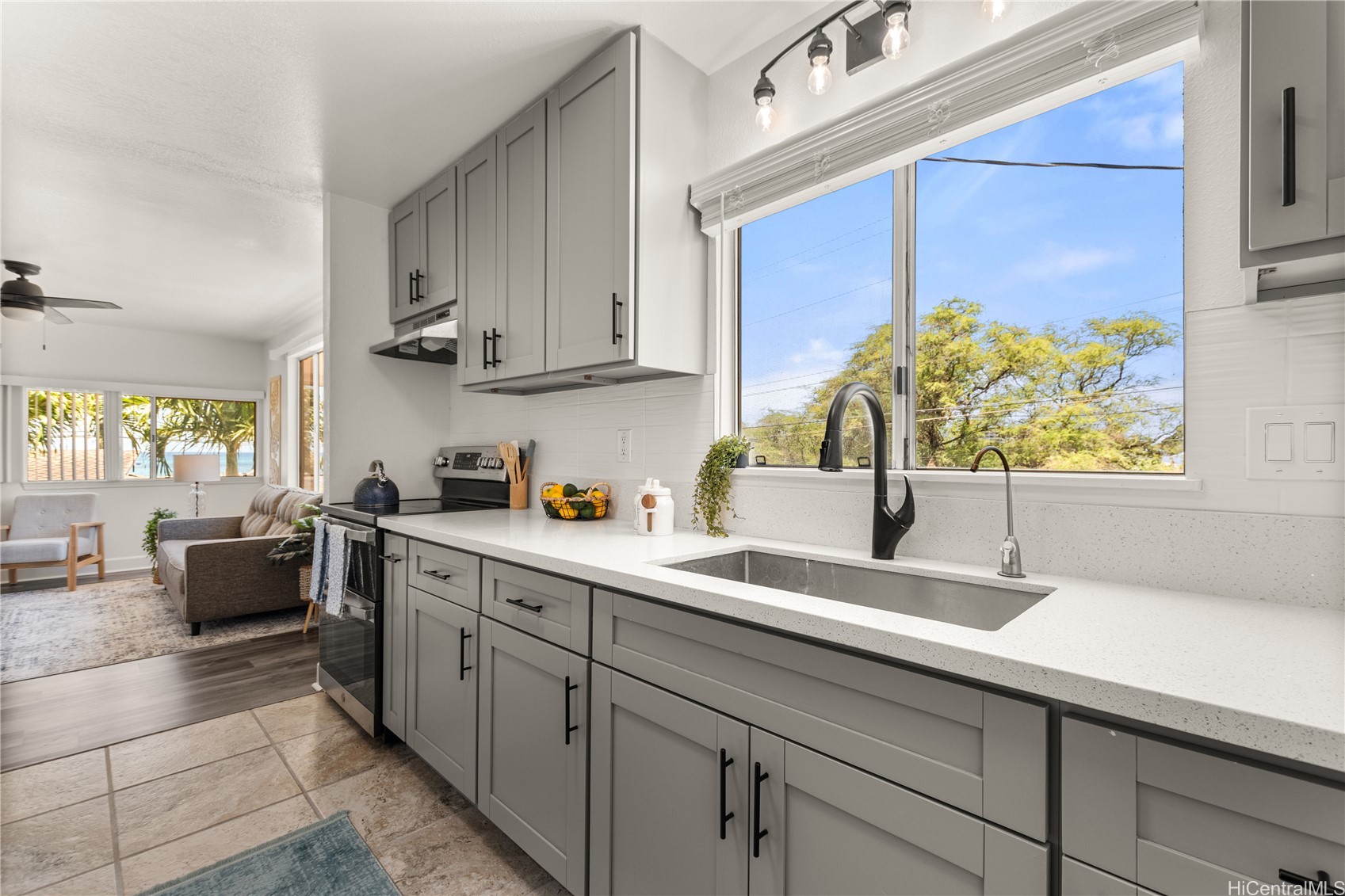 Orange St, Waianae, HI 96792
