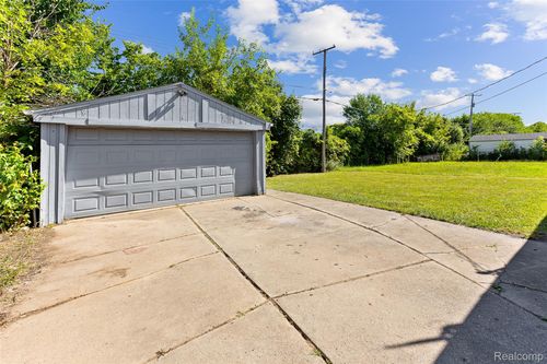 30270 Spring Arbor Dr, Inkster, MI, 48141-1587 | Card Image