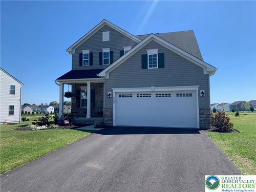 8209 Young Blvd, Fogelsville, PA, 18051-7723 | Card Image