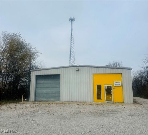 320 Woodvue Ln, Wintersville, OH, 43953-9027 | Card Image