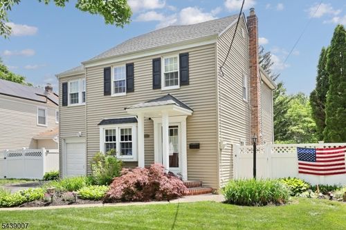 396 Burlington Rd, Paramus, NJ, 07652-5702 | Card Image