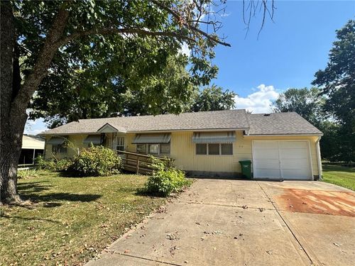 717 N Houston St, Adrian, MO, 64720-8310 | Card Image