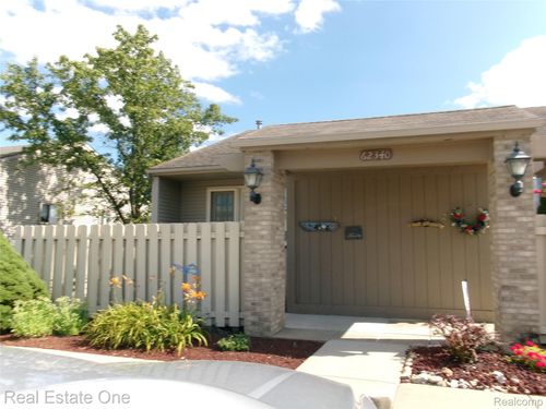 1-62340 Arlington Cir, South Lyon, MI, 48178-1753 | Card Image