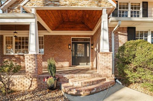 2686 Parkview Dr Ne, Atlanta, GA, 30345-3920 | Card Image