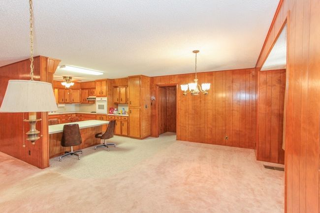 2201 E 25 Th St, House other with 3 bedrooms, 3 bathrooms and 2 parking in Big Spring TX | Image 10