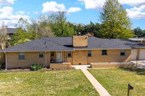 405 Circle Dr, Wellington, KS, 67152-3203 | Card Image