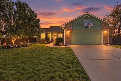 327 Wheatridge Ct, Newton, KS, 67114-9012 | Card Image