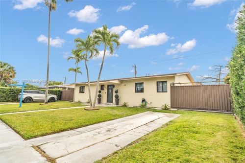8818 Sw 16th St, Miami, FL, 33165-7803 | Card Image