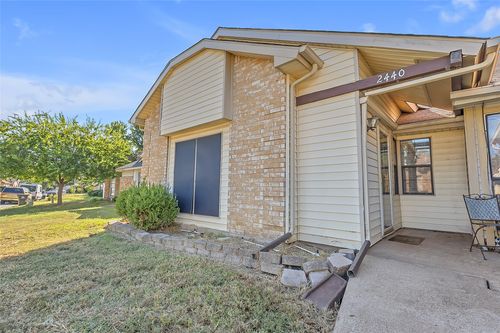 2440 Sunflower Dr, Arlington, TX, 76014-1851 | Card Image