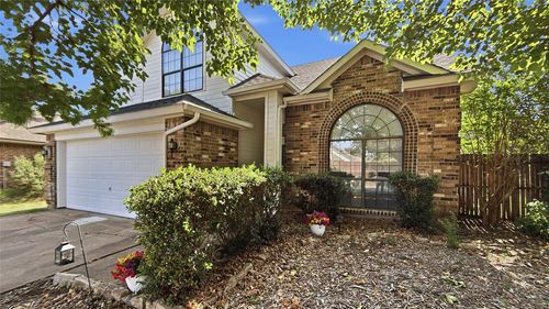 6700 Megan Ln, North Richland Hills, TX, 76182-4448 | Card Image