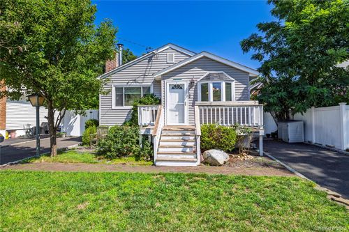 37 Hickory Rd, Bayville, NY, 11709-1832 | Card Image