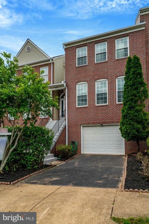 2916 Mainstone Dr, FAIRFAX, VA, 22031-1421 | Card Image