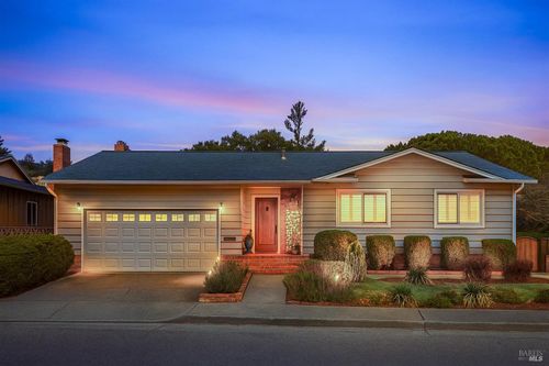 132 Montwood Way, Oakland, CA, 94605 | Card Image