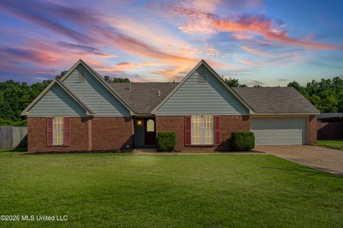 7357 Dunbarton Dr, Horn Lake, MS, 38637-1077 | Card Image
