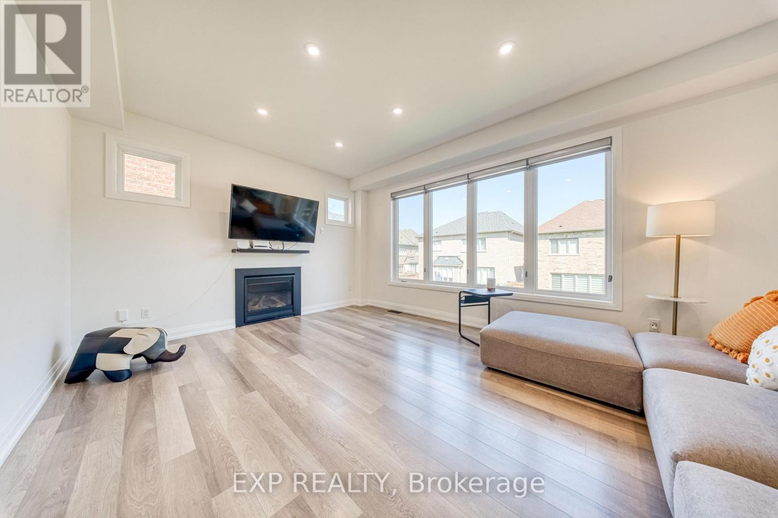 Residential in East Gwillimbury (Holland Landing) 3