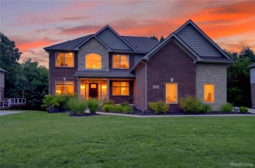 9665 Windsor Ln, Clarkston, MI, 48348-5405 | Card Image