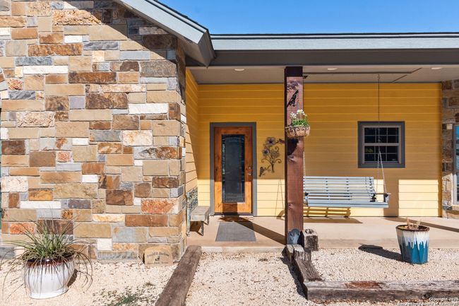 381 Camino Primero, House other with 3 bedrooms, 2 bathrooms and null parking in Leakey TX | Image 4