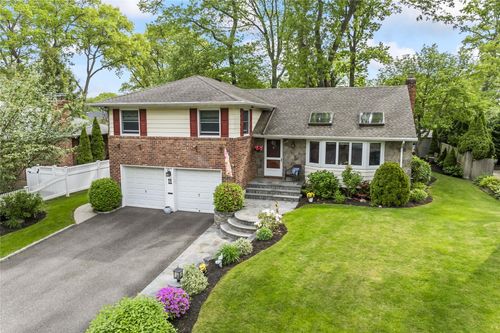 11 Francesca Dr, Oyster Bay, NY, 11771-3711 | Card Image
