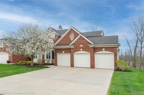 24838 Valleywood Dr, South Lyon, MI, 48178-8028 | Card Image