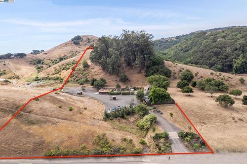 9635 Dublin Canyon Rd, Castro Valley, CA, 94552-9657 | Card Image