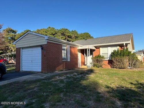 1 Deacon Ct, Whiting, NJ, 08759-1701 | Card Image