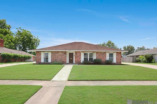 8958 Cottage Dr, Baton Rouge, LA, 70806-8605 | Card Image