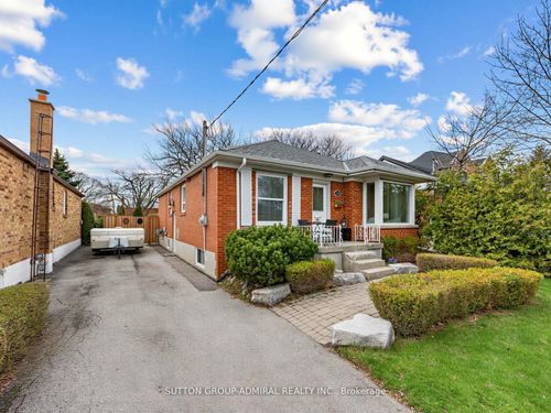 24 Billingham Rd, Etobicoke, ON, M9B3X1 | Card Image