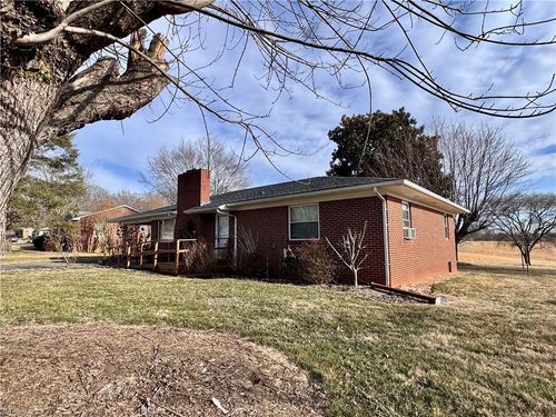 311 James St, Dobson, NC, 27017-8821 | Card Image